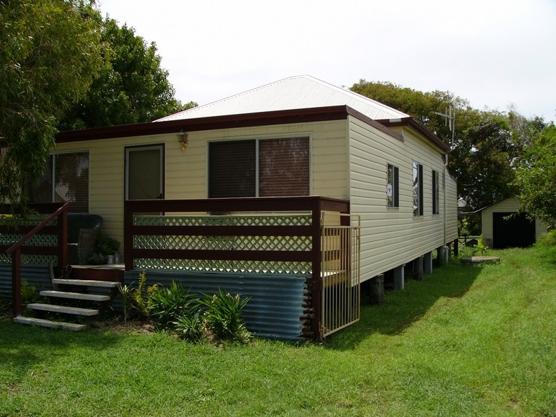 17 Zunker Street, Burnett Heads QLD 4670