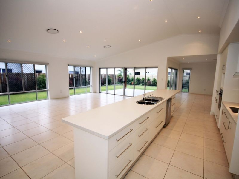 8 Chantilly Street, Bargara QLD 4670