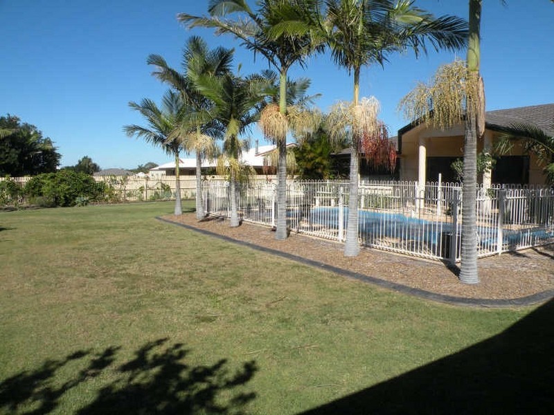 14 Coral Cove Drive, Coral Cove QLD 4670