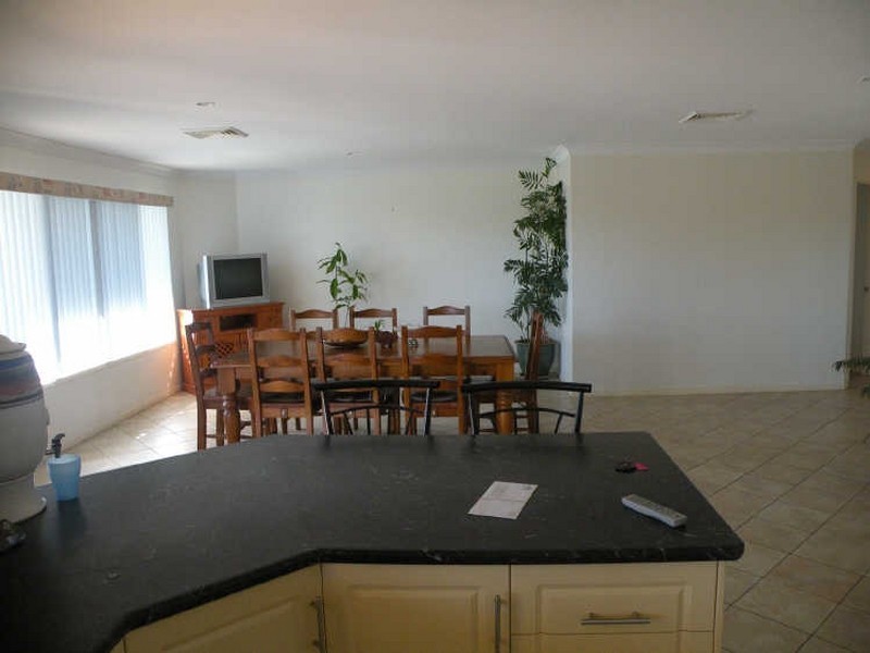 14 Coral Cove Drive, Coral Cove QLD 4670