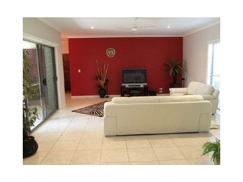 4 Tuckeroo Close, Coral Cove QLD 4670