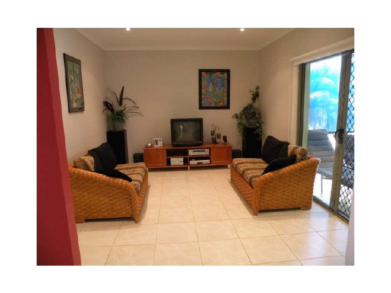 4 Tuckeroo Close, Coral Cove QLD 4670