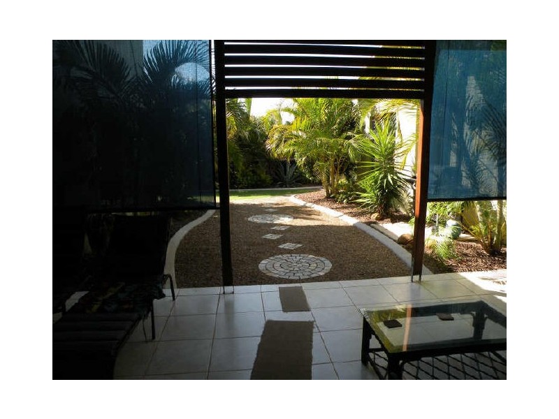 4 Tuckeroo Close, Coral Cove QLD 4670