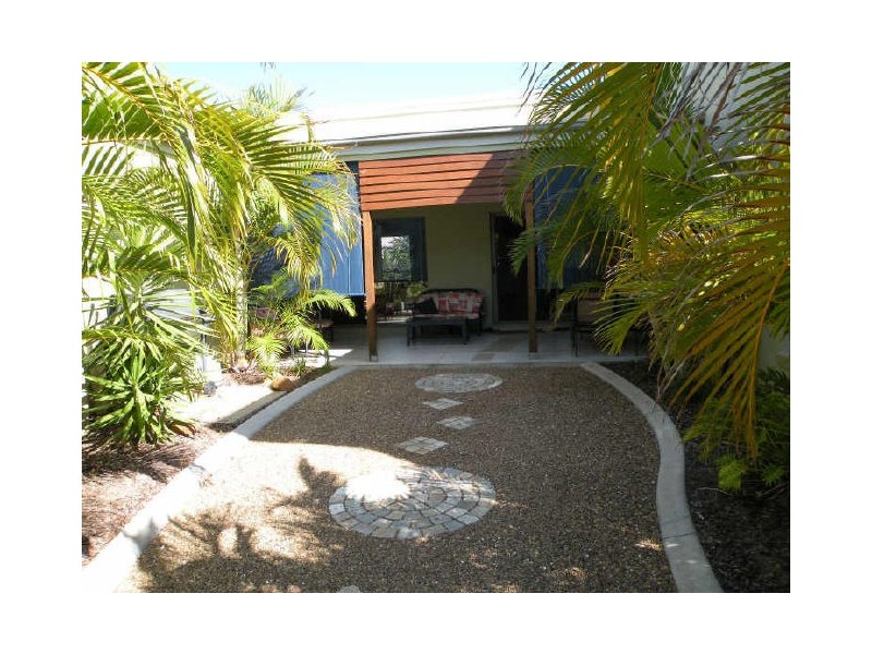 4 Tuckeroo Close, Coral Cove QLD 4670