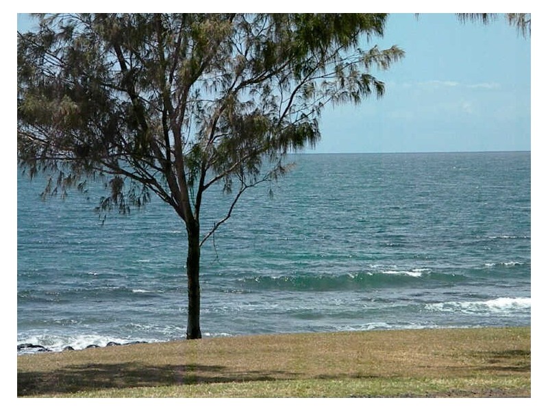 127 Sea Esplanade, Burnett Heads QLD 4670