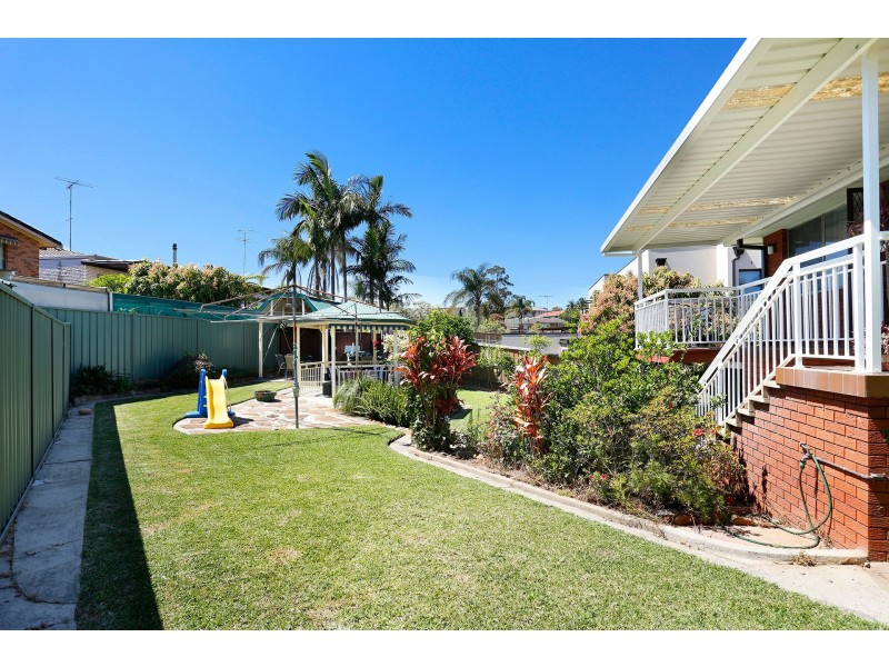 8 Wendy Avenue, Georges Hall NSW 2198