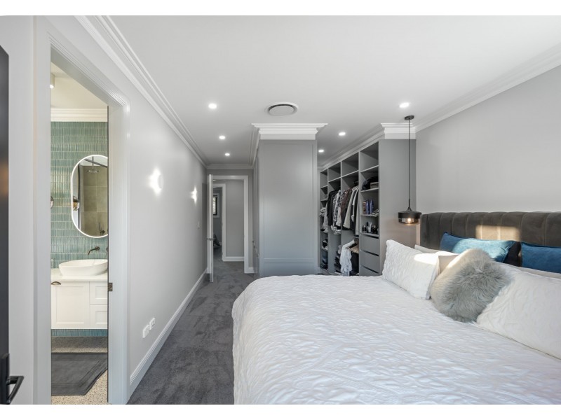 54 Endeavour Road, Georges Hall NSW 2198