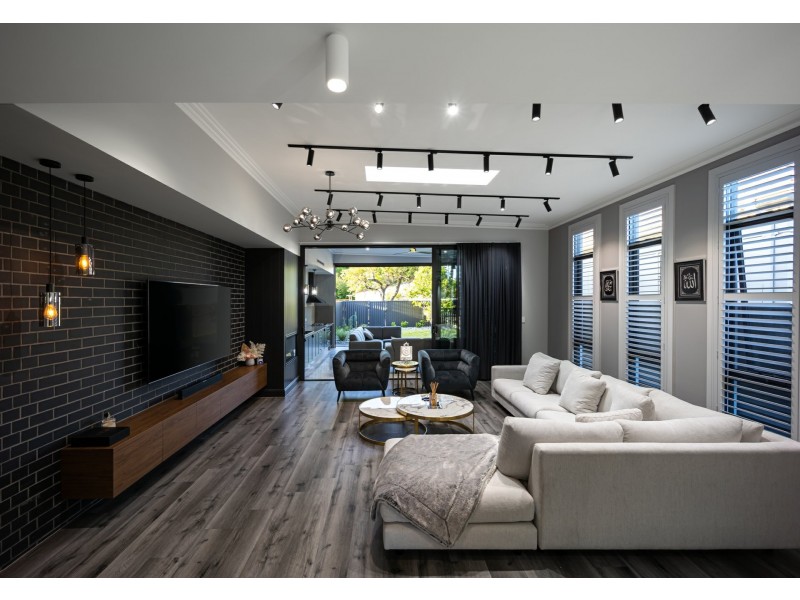 54 Endeavour Road, Georges Hall NSW 2198