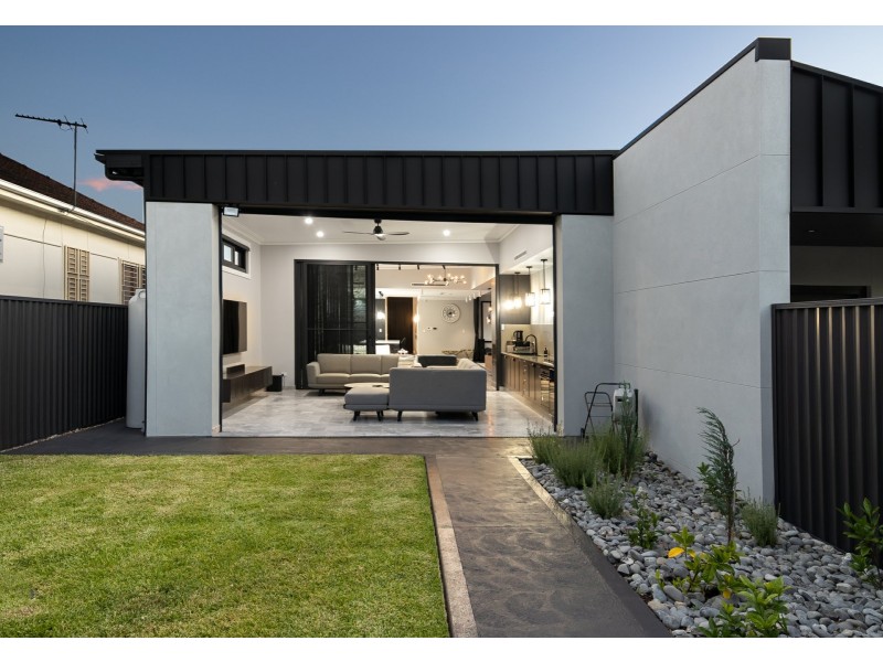 54 Endeavour Road, Georges Hall NSW 2198