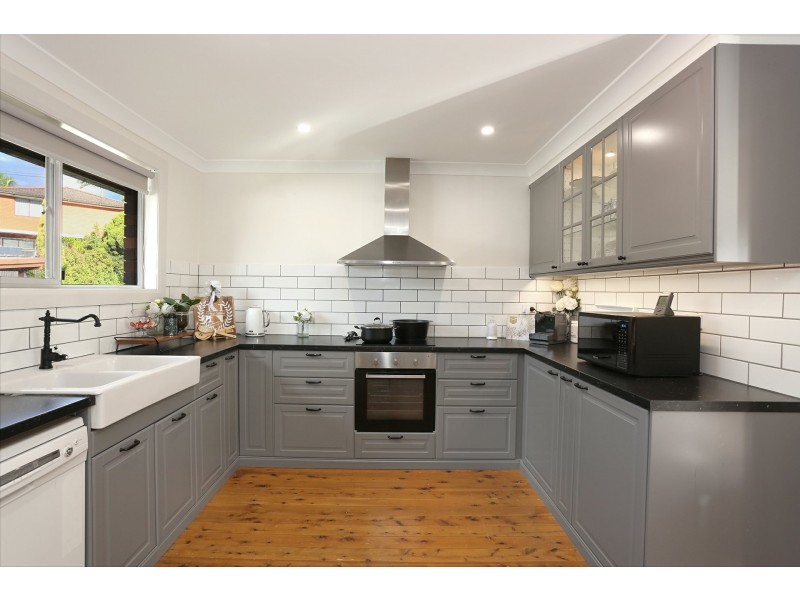 2 Bligh Close, Georges Hall NSW 2198