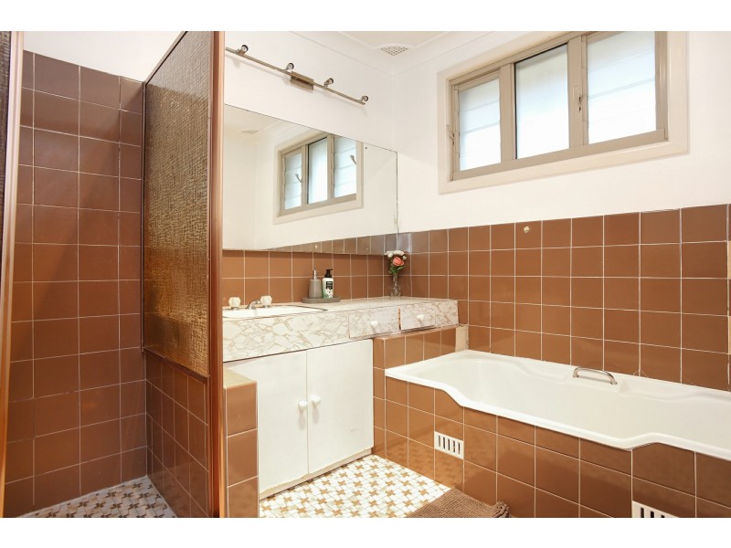 2 Dell Place, Georges Hall NSW 2198