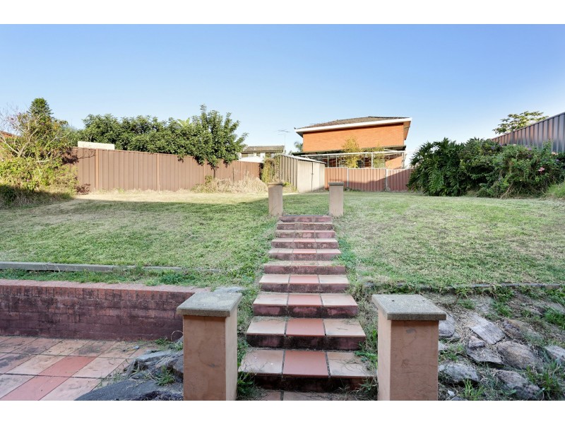 2 Dell Place, Georges Hall NSW 2198