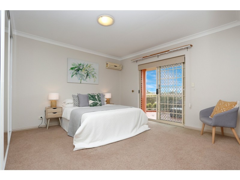 2/75 Chaseling Street, Greenacre NSW 2190