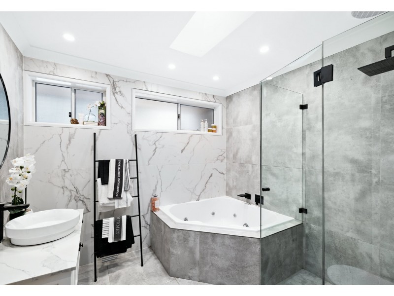 9 Raleigh Road, Milperra NSW 2214