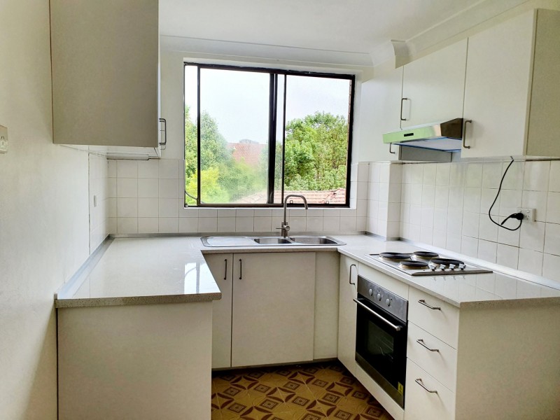 4/33-35 Sir Joseph Banks Street, Bankstown NSW 2200