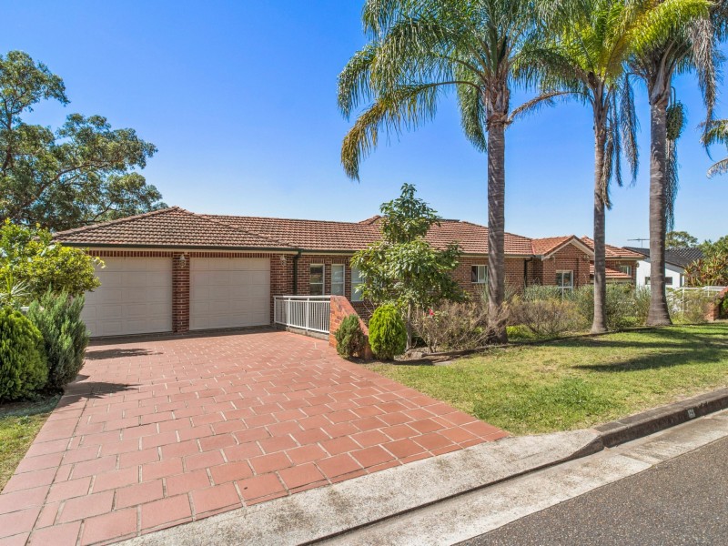 121 Blaxland Drive, Illawong NSW 2234