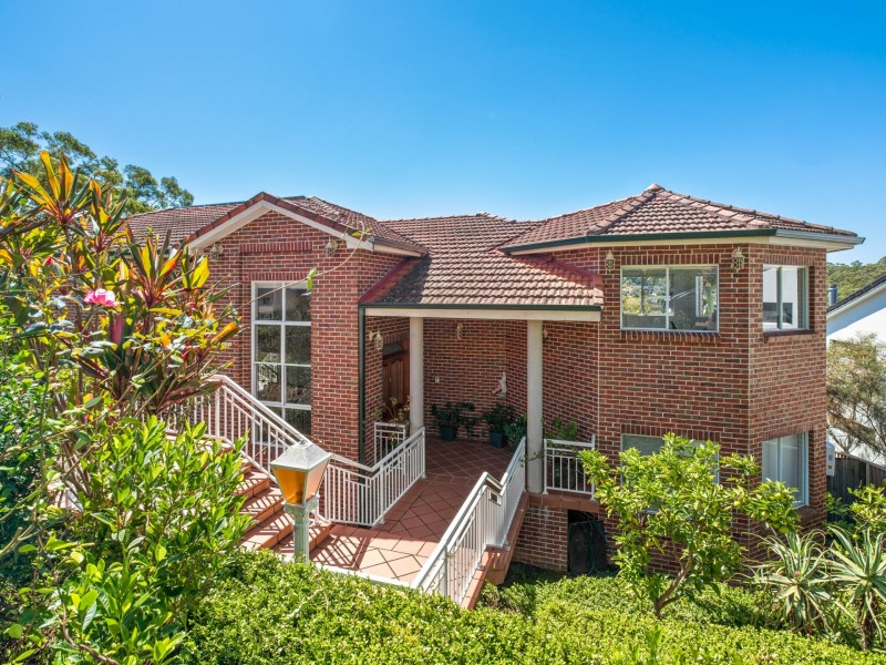 121 Blaxland Drive, Illawong NSW 2234