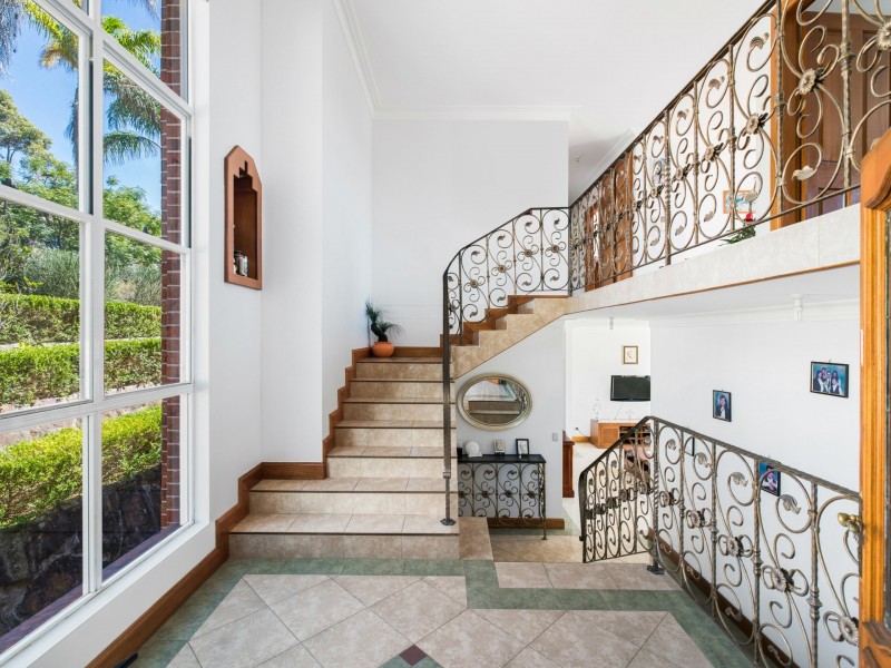 121 Blaxland Drive, Illawong NSW 2234