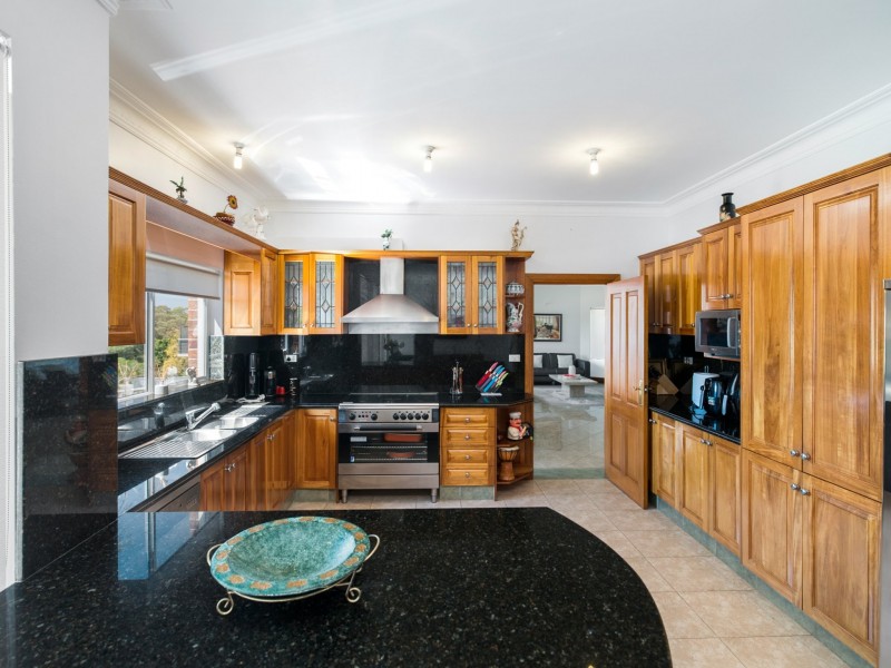 121 Blaxland Drive, Illawong NSW 2234