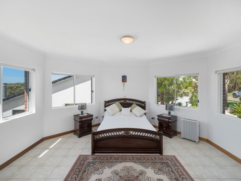 121 Blaxland Drive, Illawong NSW 2234