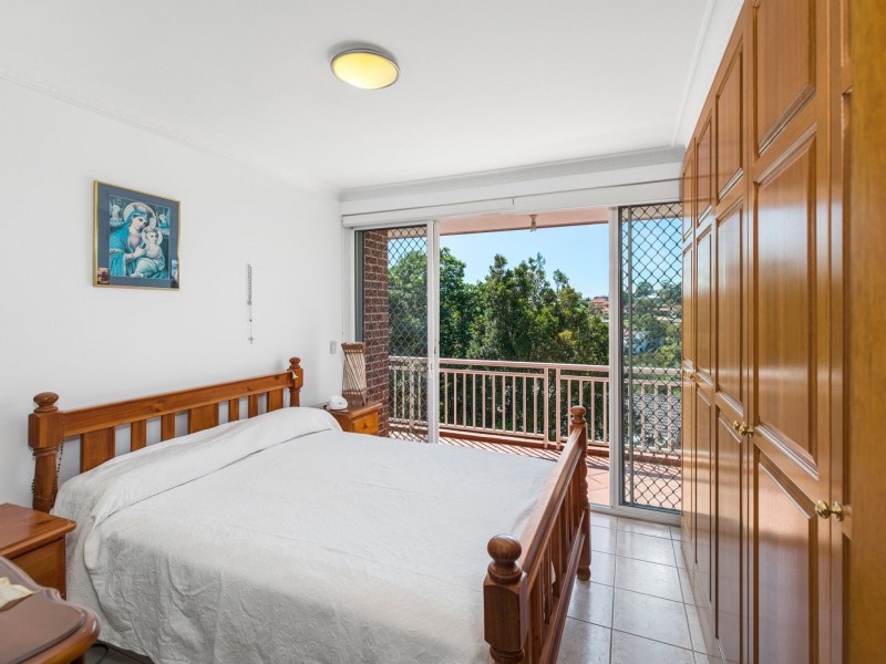 121 Blaxland Drive, Illawong NSW 2234