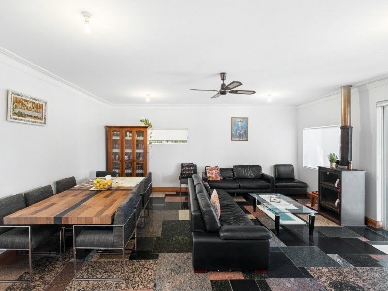 121 Blaxland Drive, Illawong NSW 2234