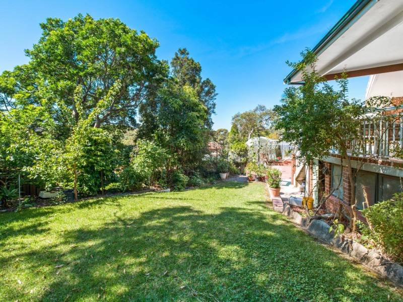 121 Blaxland Drive, Illawong NSW 2234