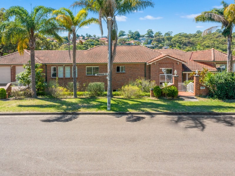 121 Blaxland Drive, Illawong NSW 2234