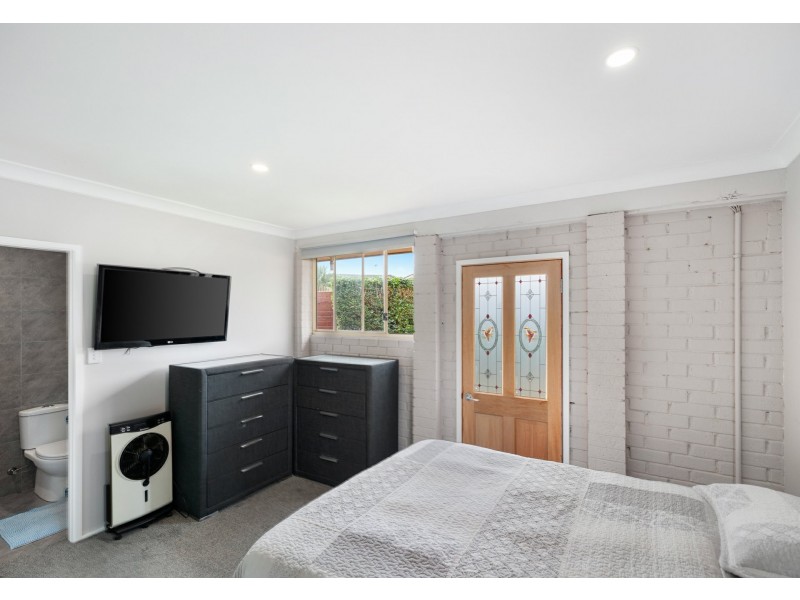 9 Diamontina Avenue, Kearns NSW 2558