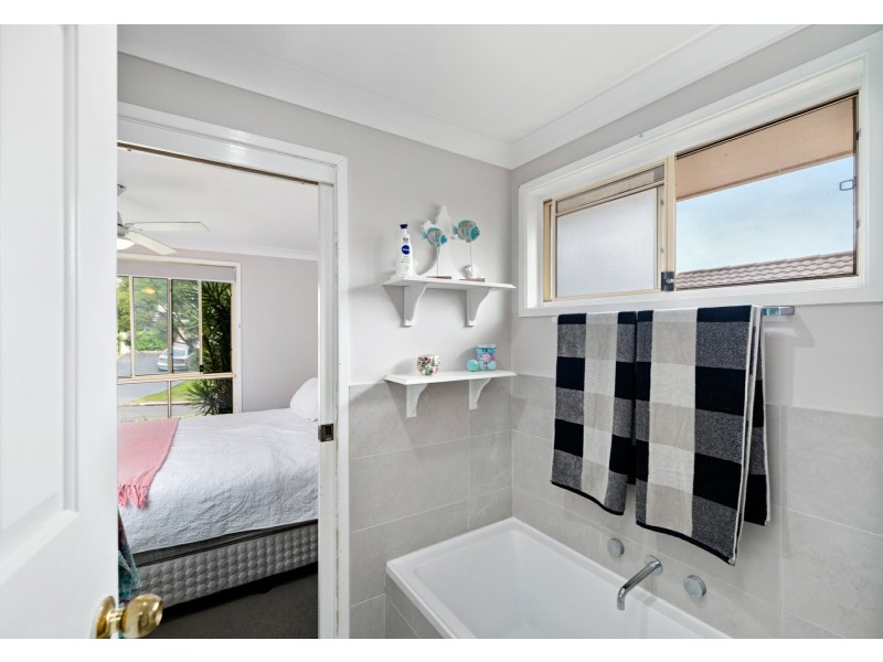 9 Diamontina Avenue, Kearns NSW 2558