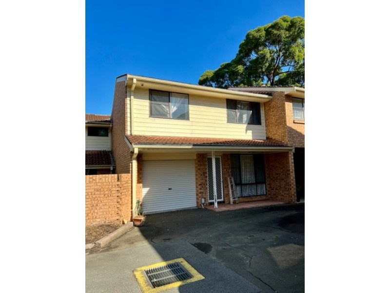 8/221 Old Kent Road, Greenacre NSW 2190