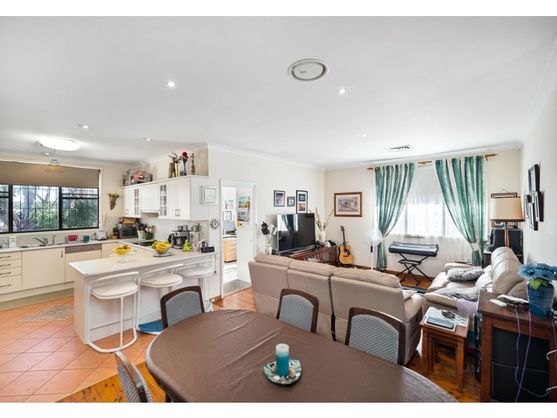 898-900 Henry Lawson Drive, Picnic Point NSW 2213