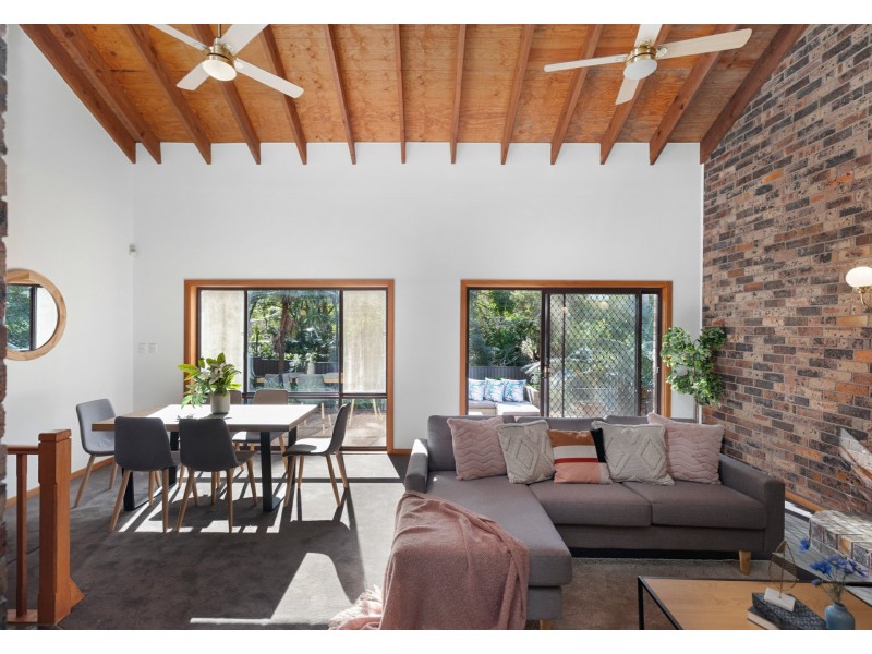 1 Cato Place, Illawong NSW 2234