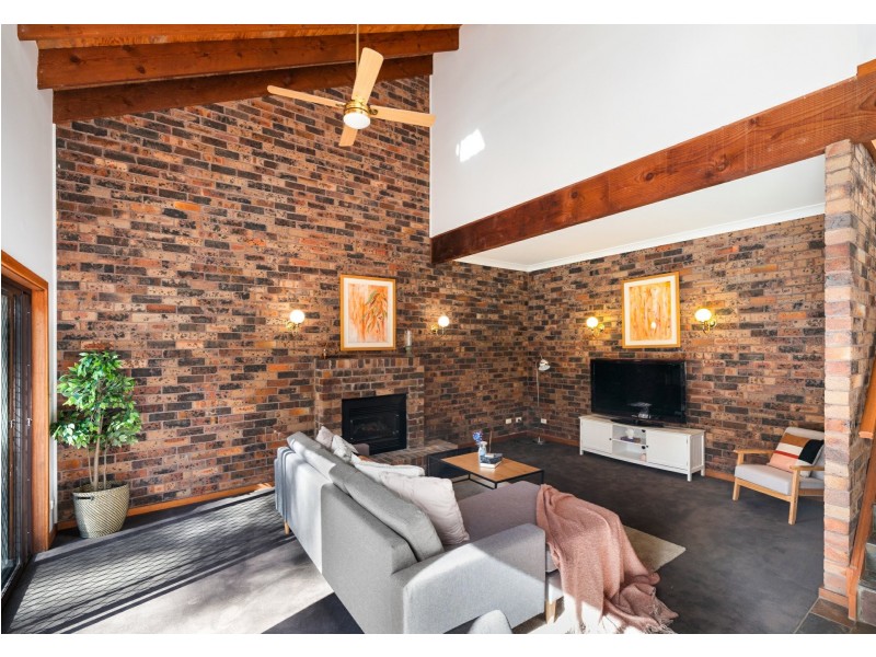 1 Cato Place, Illawong NSW 2234