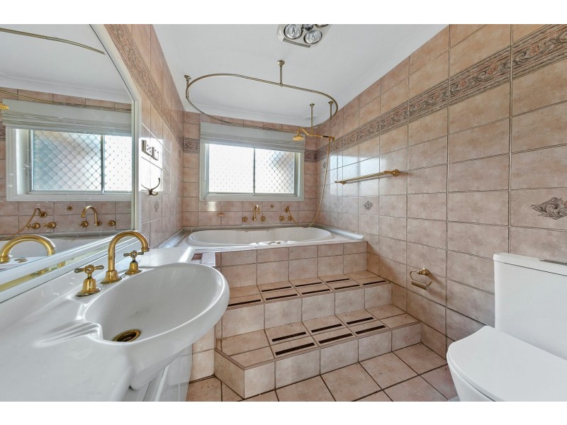 100 Renton Avenue, Moorebank NSW 2170