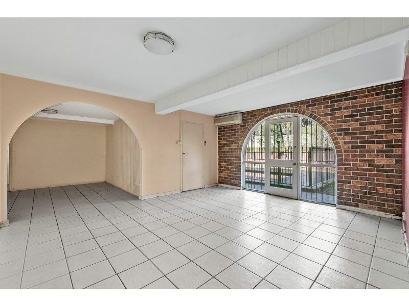 100 Renton Avenue, Moorebank NSW 2170