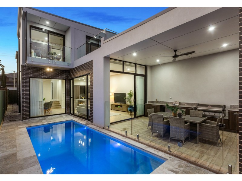 4 Riverside Avenue, Picnic Point NSW 2213