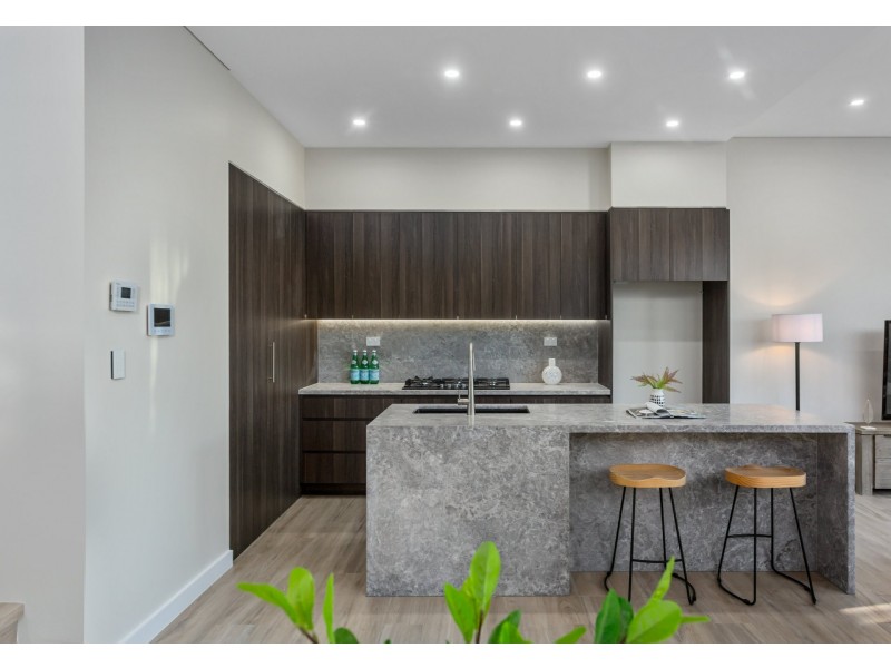 4 Riverside Avenue, Picnic Point NSW 2213