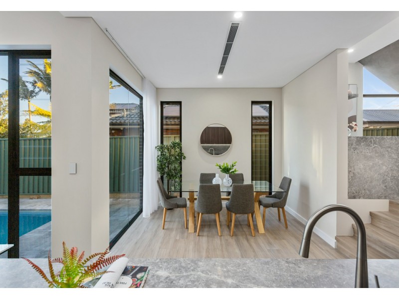 4 Riverside Avenue, Picnic Point NSW 2213