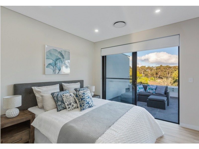 4 Riverside Avenue, Picnic Point NSW 2213
