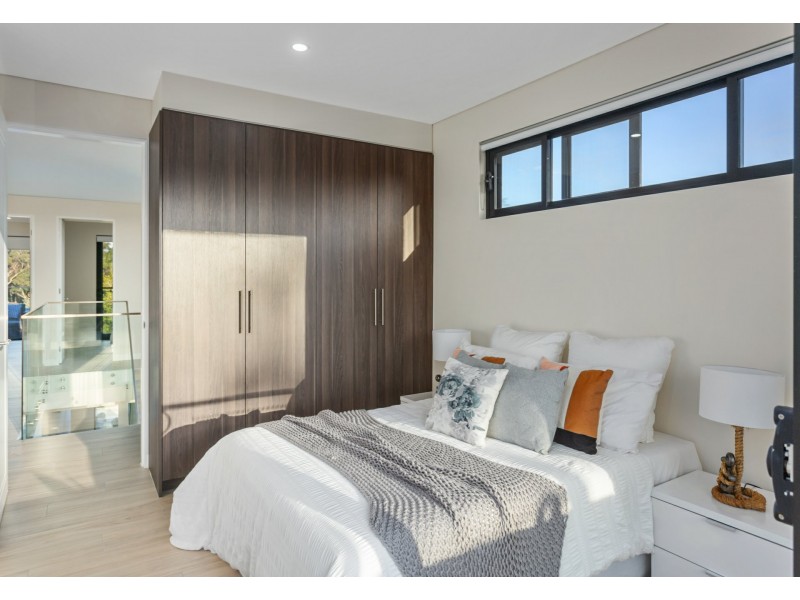 4 Riverside Avenue, Picnic Point NSW 2213