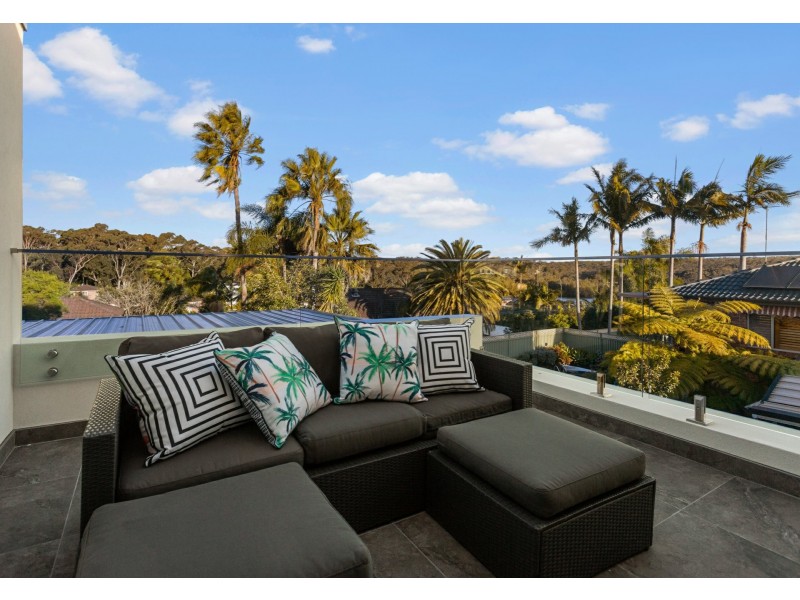4 Riverside Avenue, Picnic Point NSW 2213
