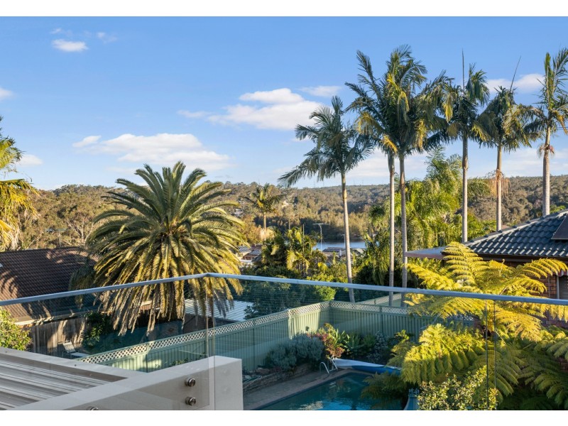 4 Riverside Avenue, Picnic Point NSW 2213