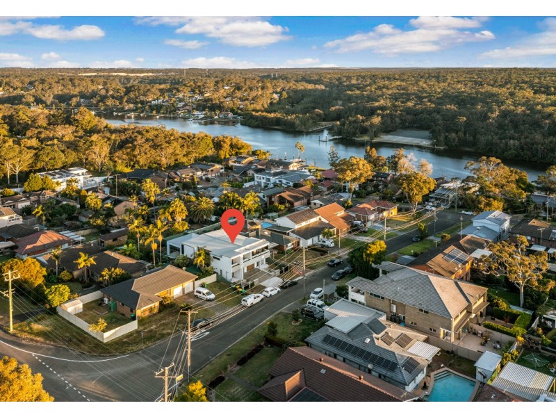 4 Riverside Avenue, Picnic Point NSW 2213