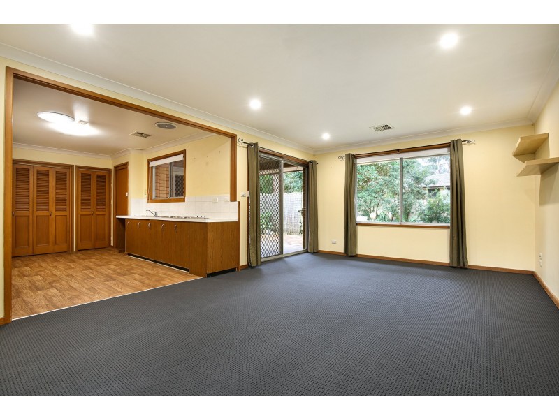 9 Yvonne Crescent, Georges Hall NSW 2198