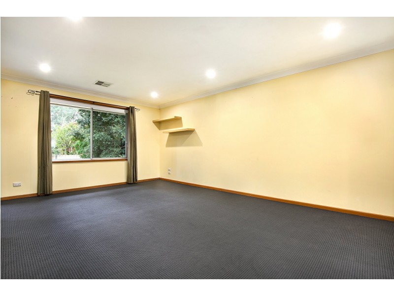 9 Yvonne Crescent, Georges Hall NSW 2198