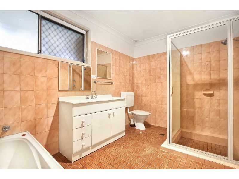 9 Yvonne Crescent, Georges Hall NSW 2198