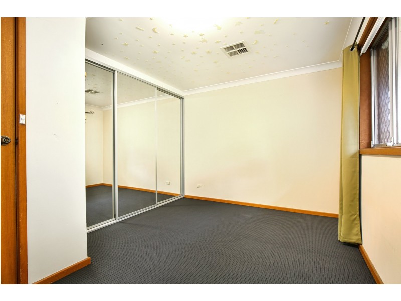 9 Yvonne Crescent, Georges Hall NSW 2198