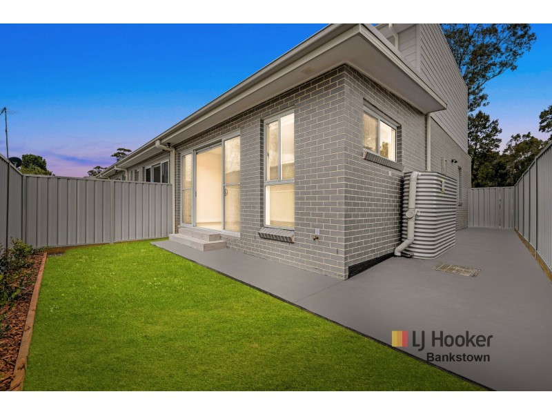 3/2 Strawberry Road, Casula NSW 2170