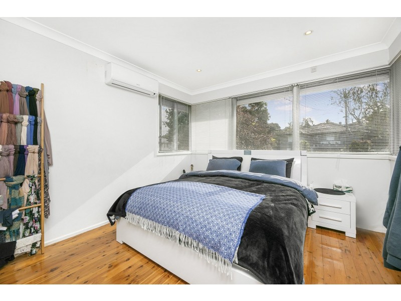 14 Lincoln Road, Georges Hall NSW 2198